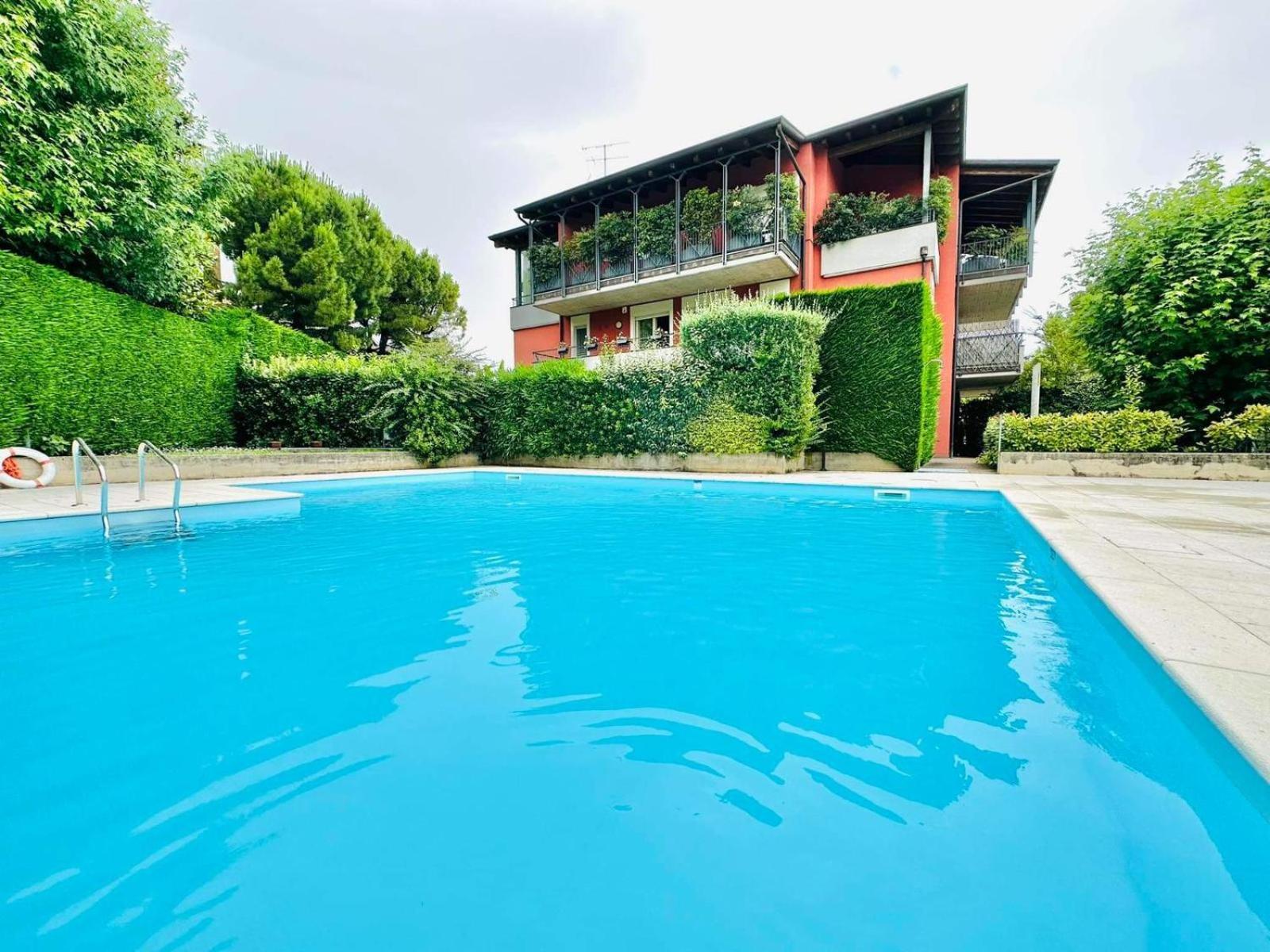 Home Sweet Home Desenzano del Garda Bagian luar foto